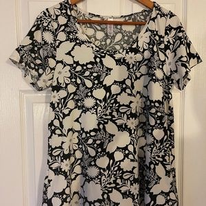 Lularoe Black & White Classic Tee